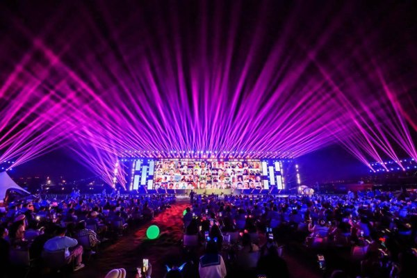 美港通配资 当“甜蜜天后”遇上马自达：一场跨越20年的热爱与奔赴